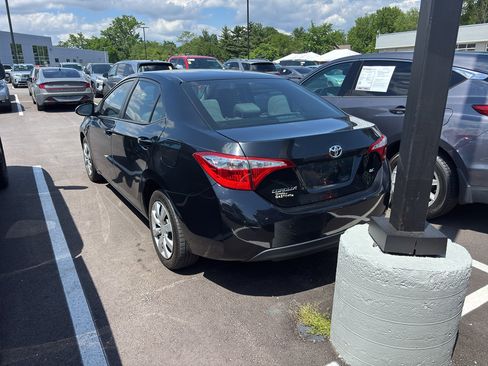 Used 2016 Toyota Corolla LE FWD image 3