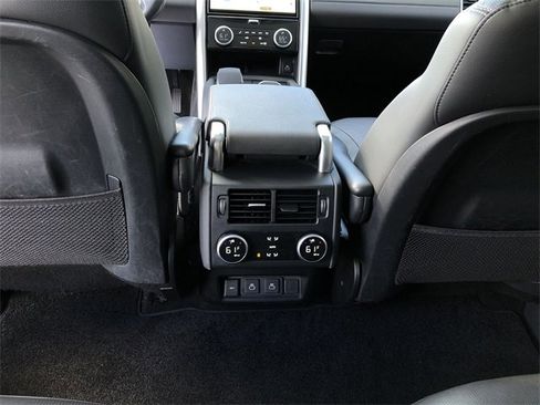 Used 2024 Land Rover Discovery S image 19