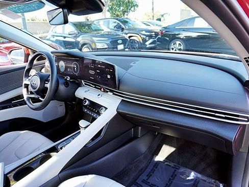 Certified 2023 Hyundai Elantra Limited FWD image 11