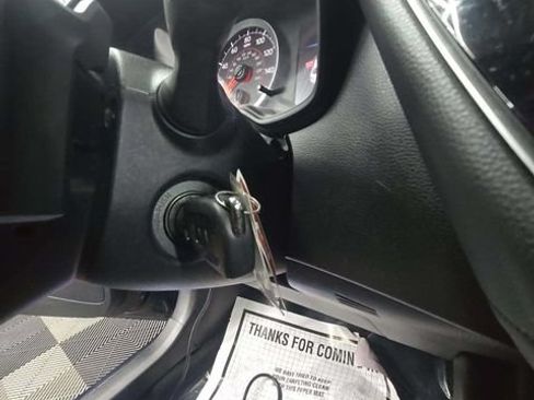 Used 2020 Toyota Corolla SE FWD image 6