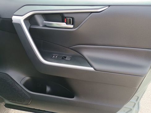 Used 2021 Toyota RAV4 XLE Premium image 22