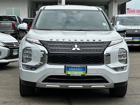 New 2025 Mitsubishi Outlander SE image 10