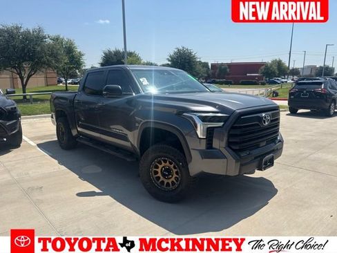 Used 2022 Toyota Tundra SR5 w/ SR5 Convenience Package AWD/4WD image 1