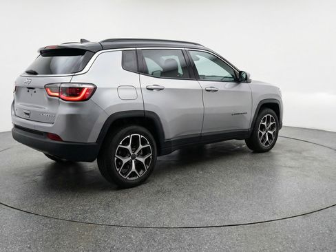 Used 2025 Jeep Compass Limited image 9