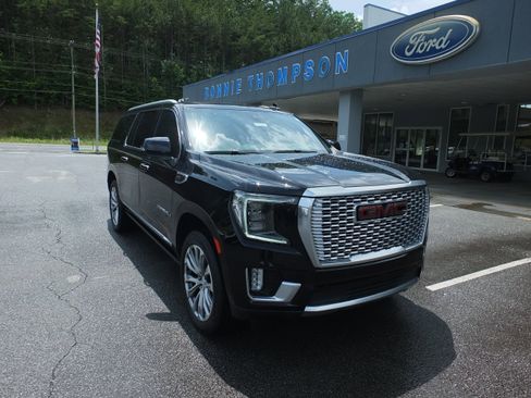 Used 2022 GMC Yukon XL Denali w/ Denali Ultimate Package RWD image 1
