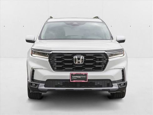 New 2025 Honda Pilot Touring image 2