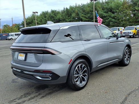 Used 2025 Lincoln Nautilus Premier image 7