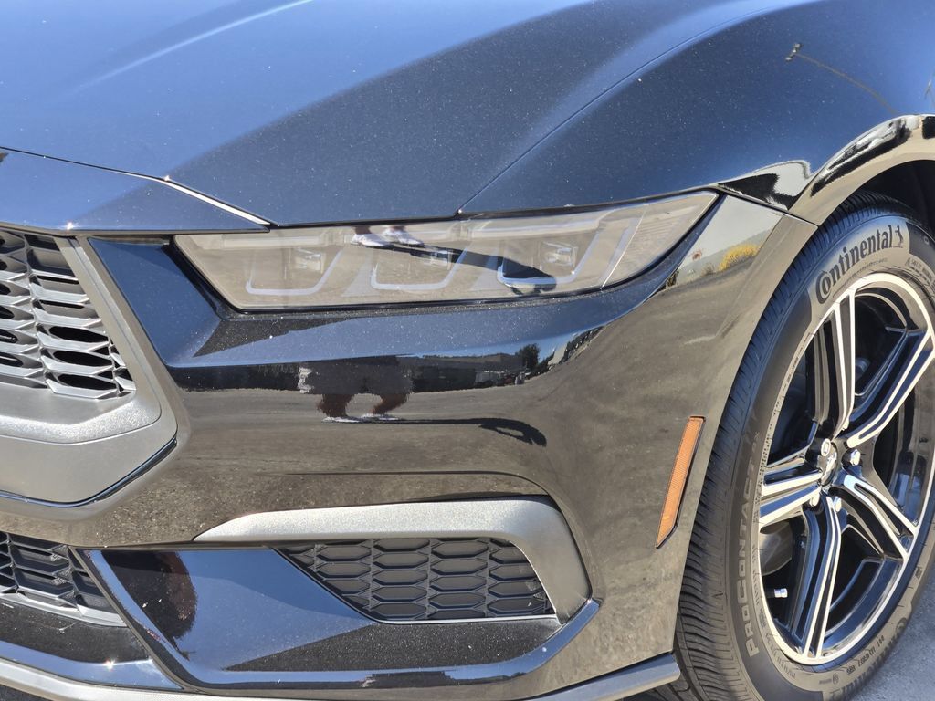 Used 2025 Ford Mustang Coupe RWD image 12