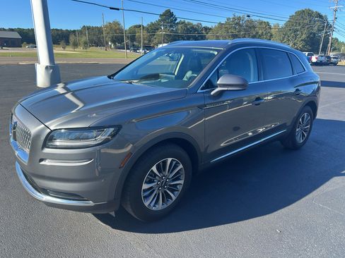 Used 2022 Lincoln Nautilus FWD w/ Premium Package image 2