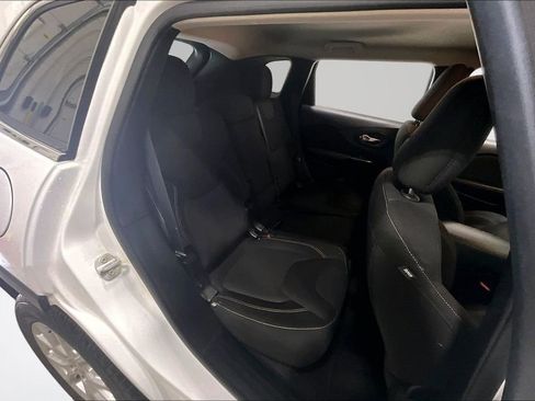 Used 2016 Jeep Cherokee Latitude w/ Comfort & Convenience Group image 25