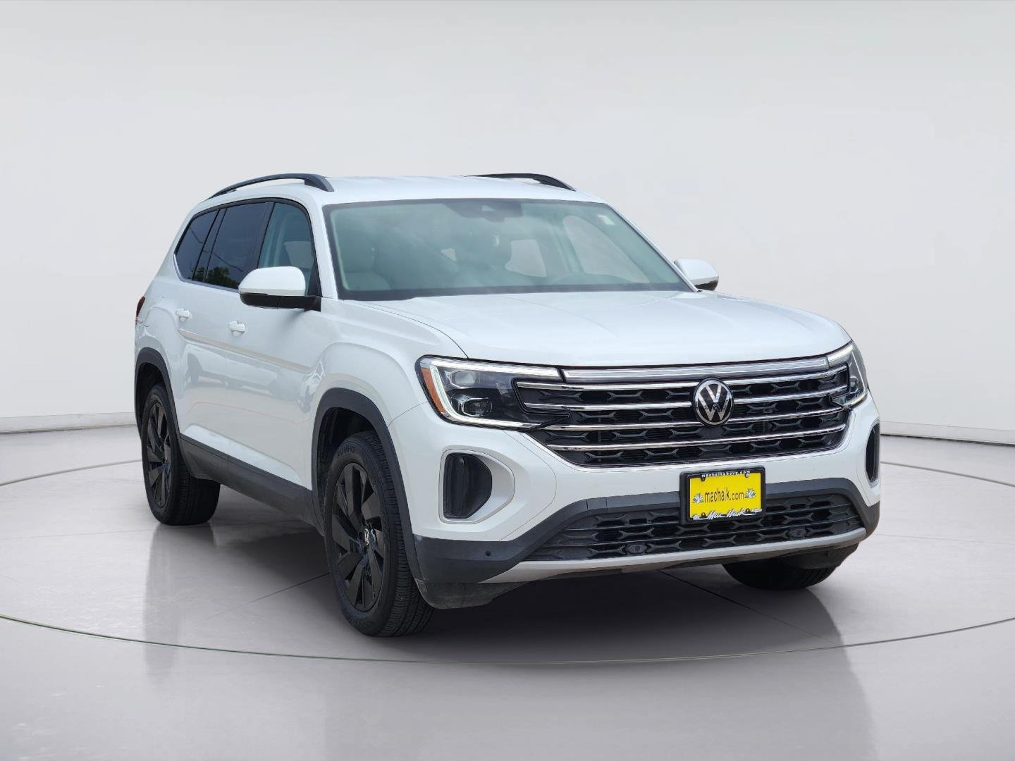 Used 2024 Volkswagen Atlas SE w/ Black Wheel Package FWD image 3