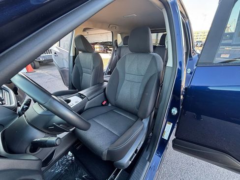 Used 2025 Nissan Rogue SV FWD image 38