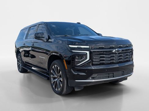 Used 2025 Chevrolet Suburban High Country AWD/4WD image 2