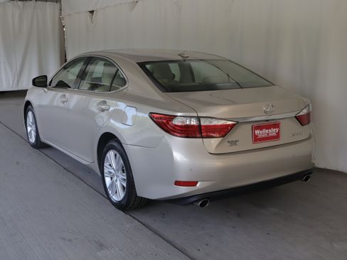 Used 2013 Lexus ES 350 w/ Luxury Pkg FWD image 26