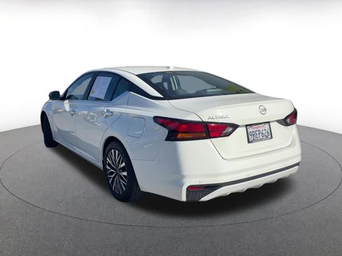 Used 2025 Nissan Altima 2.5 SV image 11