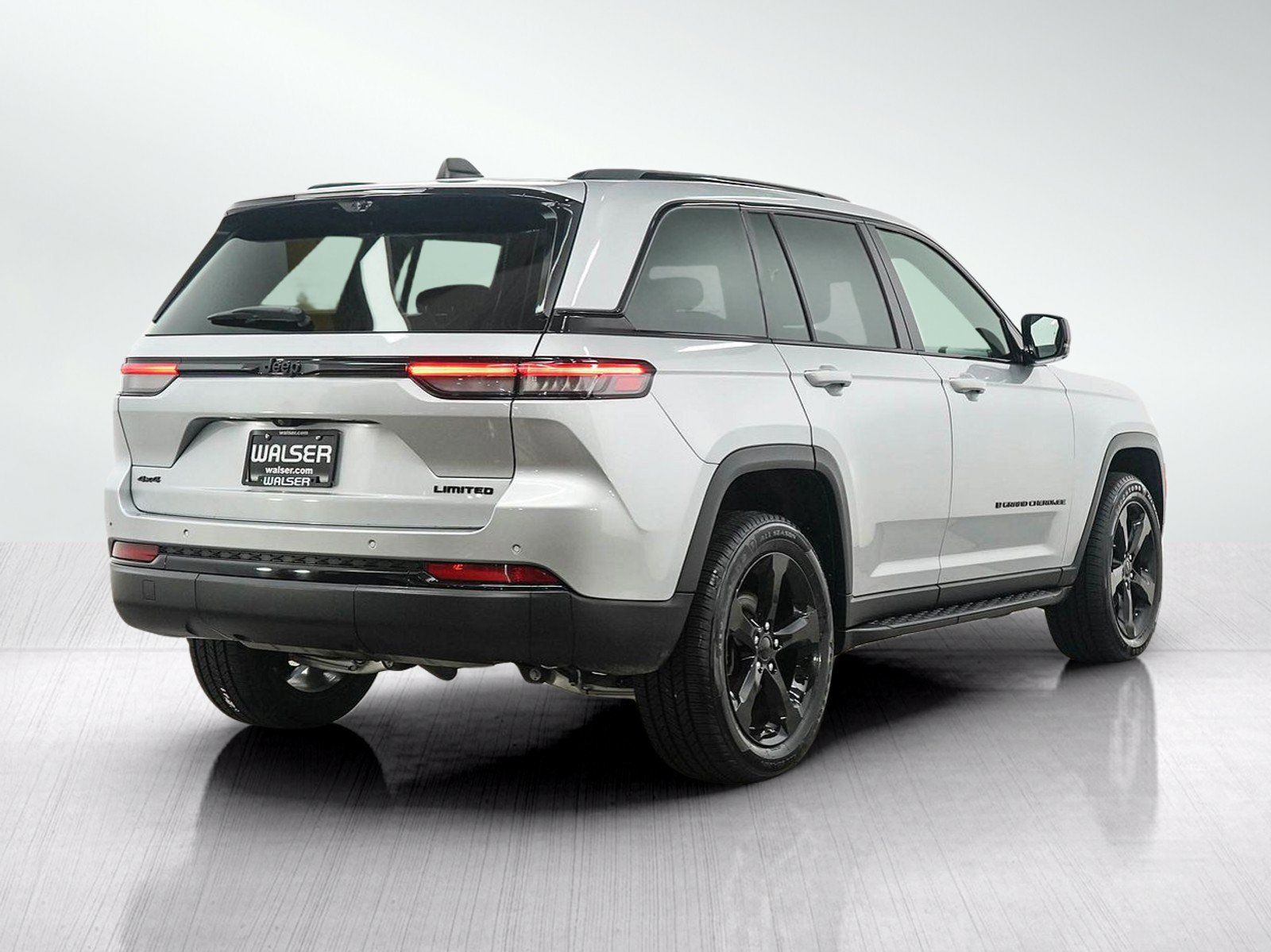 Used 2024 Jeep Grand Cherokee Limited w/ Luxury Tech Group II AWD/4WD image 5