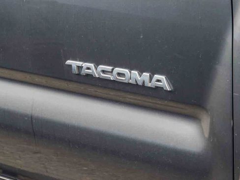 Used 2013 Toyota Tacoma PreRunner image 7