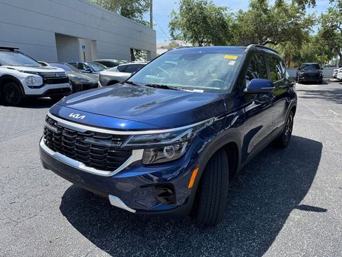 Certified 2026 Kia Seltos EX FWD image 3