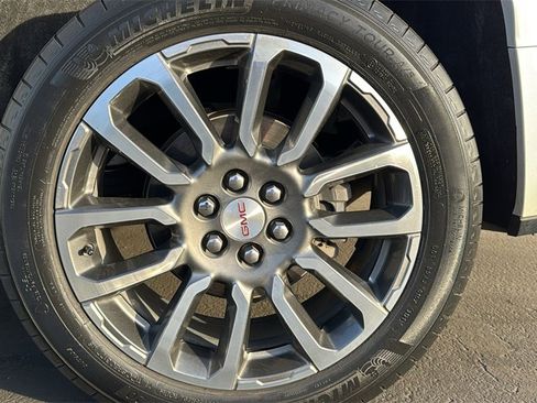 Used 2021 GMC Acadia Denali w/ Denali Technology Package image 9