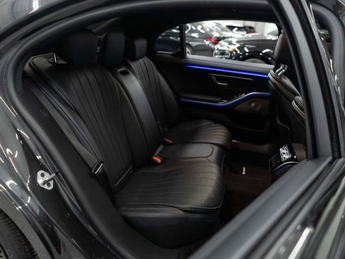 Used 2022 Mercedes-Benz S 500 4MATIC w/ AMG Line Package image 13