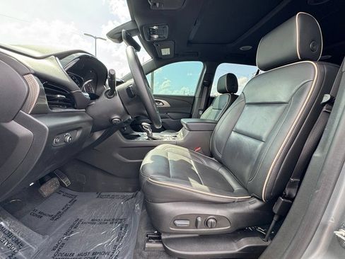 Used 2023 Chevrolet Traverse Premier FWD image 27
