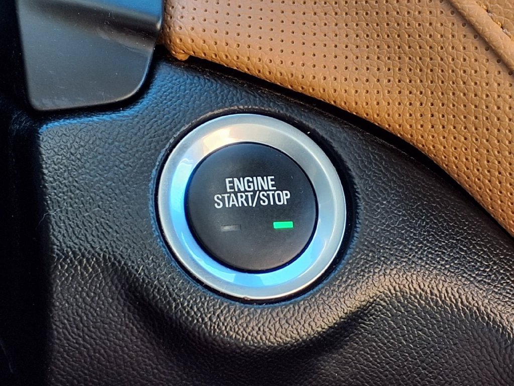 Used 2020 Chevrolet Equinox Premier FWD image 25