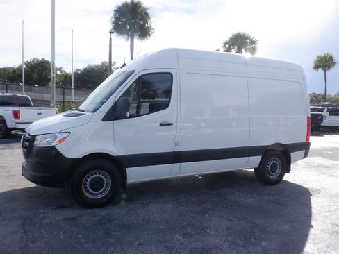 Used 2025 Mercedes-Benz Sprinter 2500 image 2