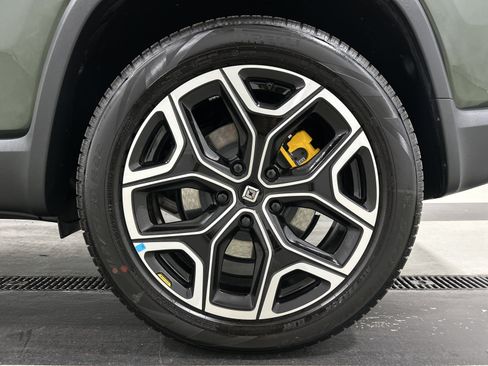 Used 2024 Rivian R1S Adventure AWD/4WD image 10