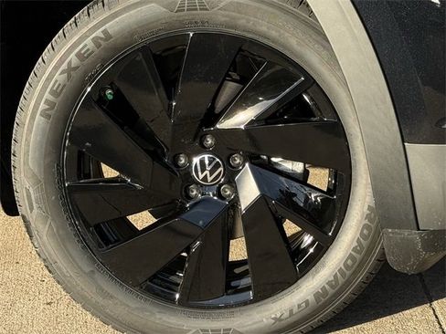 New 2026 Volkswagen Atlas SE image 6