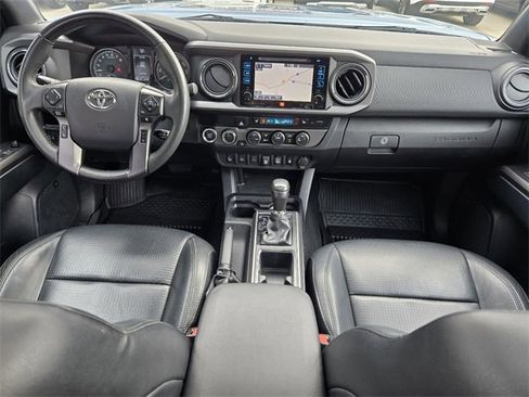 Used 2019 Toyota Tacoma TRD Off-Road image 2