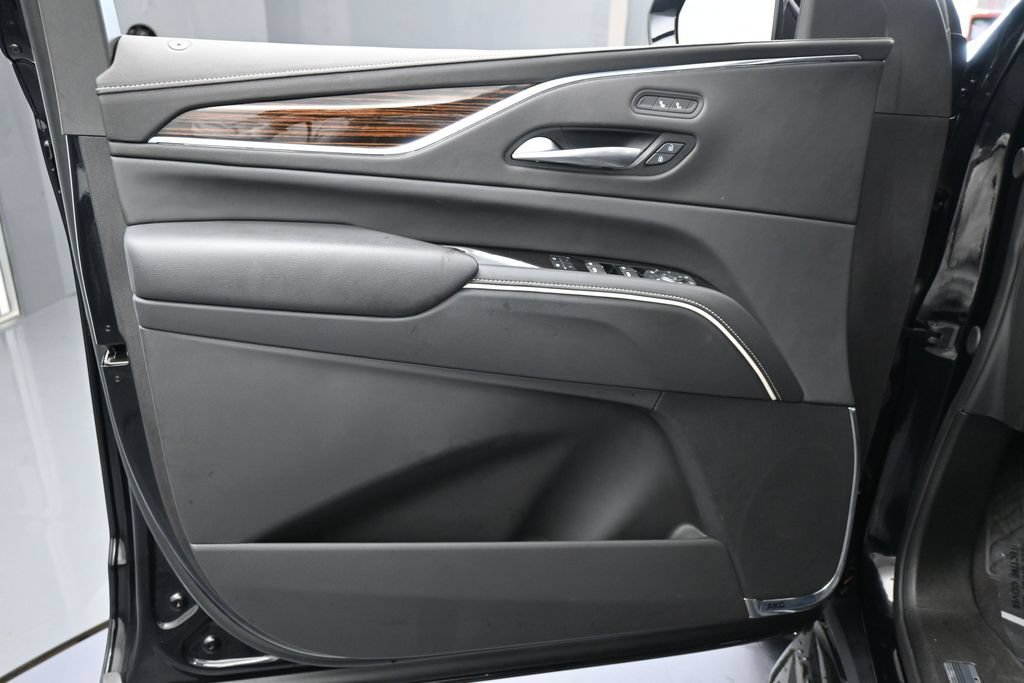 Used 2023 Cadillac Escalade Luxury RWD image 13