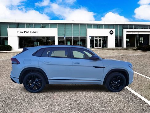 New 2026 Volkswagen Atlas Cross Sport SEL R-Line AWD/4WD image 9