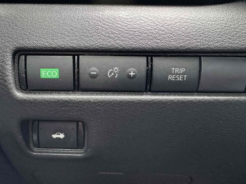 Used 2024 Nissan Sentra SV image 29