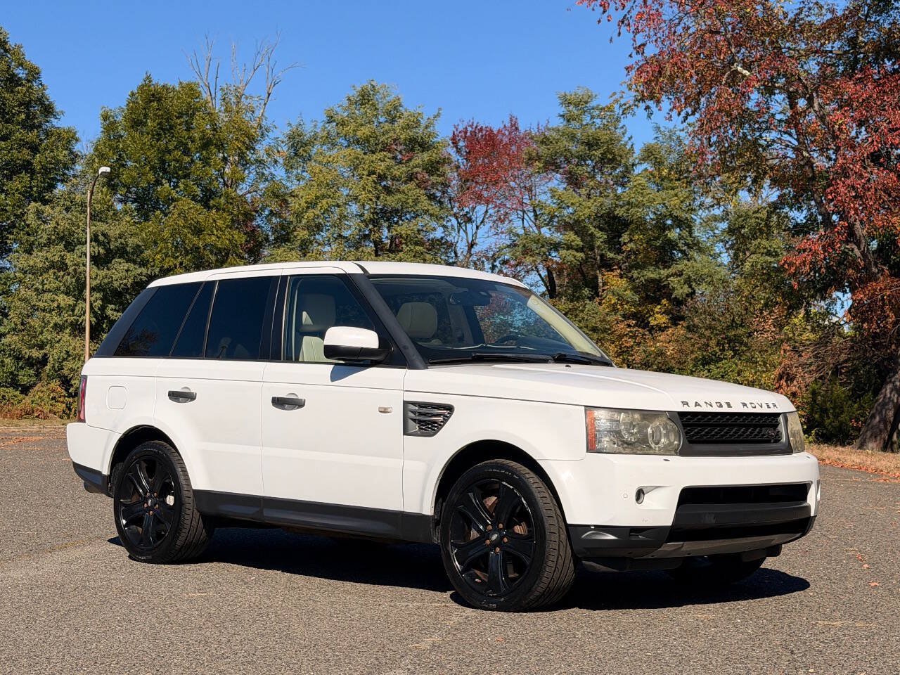 Used 2011 Land Rover Range Rover Sport Supercharged AWD/4WD image 5