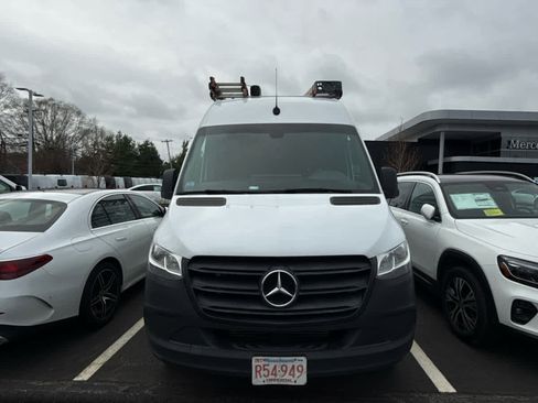 Used 2022 Mercedes-Benz Sprinter 2500 image 2