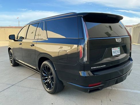 Used 2023 Cadillac Escalade ESV Sport Platinum AWD/4WD image 7