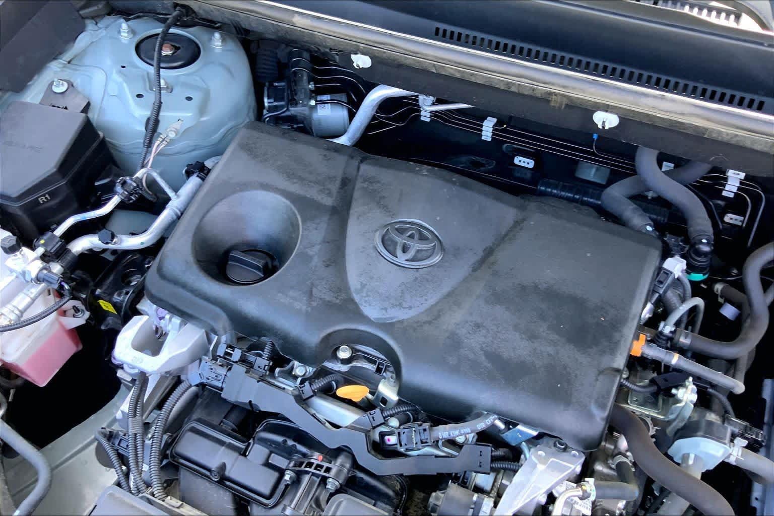 Used 2021 Toyota RAV4 XLE Premium AWD/4WD image 32