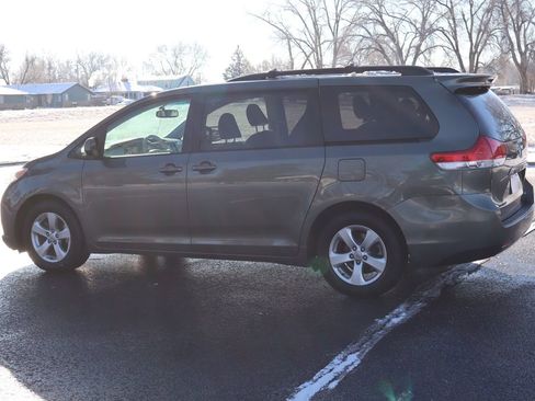 Used 2014 Toyota Sienna LE image 8