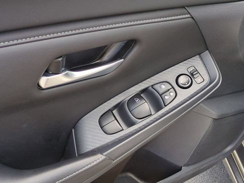 Used 2025 Nissan Sentra SV FWD image 13