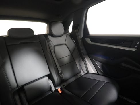 Used 2025 Porsche Cayenne image 17