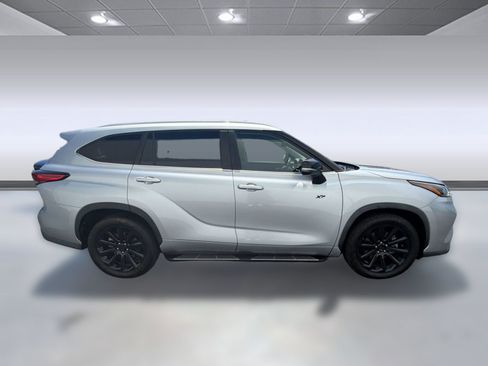 Used 2023 Toyota Highlander XLE FWD image 8