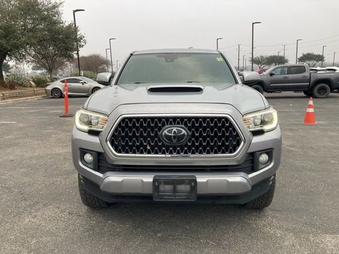 Used 2018 Toyota Tacoma TRD Sport w/ Technology Package image 2
