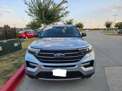 Used 2022 Ford Explorer XLT w/ Equipment Group 202A RWD image 4