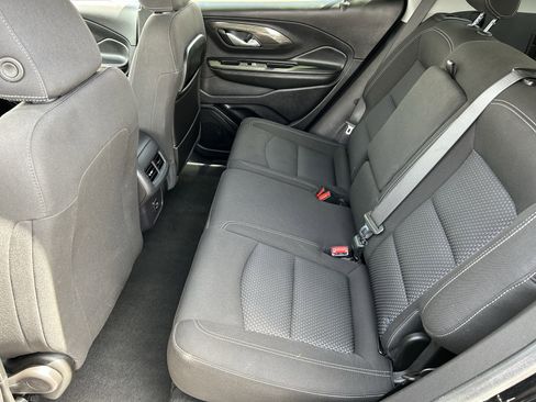 Used 2024 GMC Terrain SLE FWD image 16