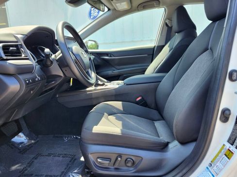 Used 2022 Toyota Camry LE AWD/4WD image 16