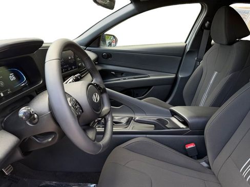 Certified 2025 Hyundai Elantra Sport FWD image 9