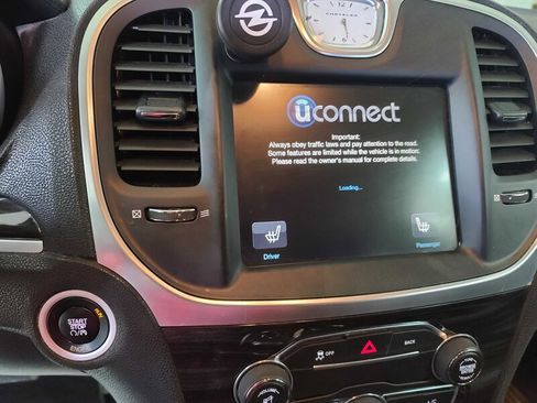 Used 2015 Chrysler 300 Limited image 25