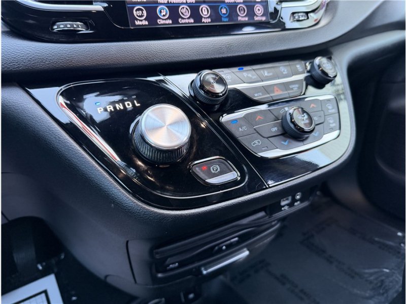 Used 2019 Chrysler Pacifica Touring-L Plus w/ Advanced Safetytec Group FWD image 48