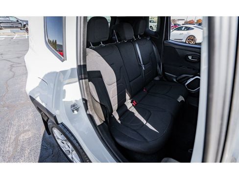 Used 2018 Jeep Renegade Latitude w/ Popular Equipment Group image 25