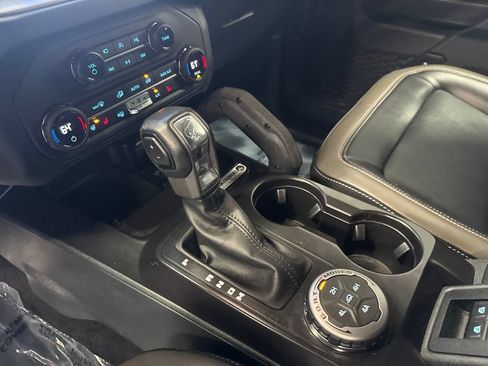 Certified 2025 Ford Bronco Outer Banks w/ Sasquatch Package AWD/4WD image 24